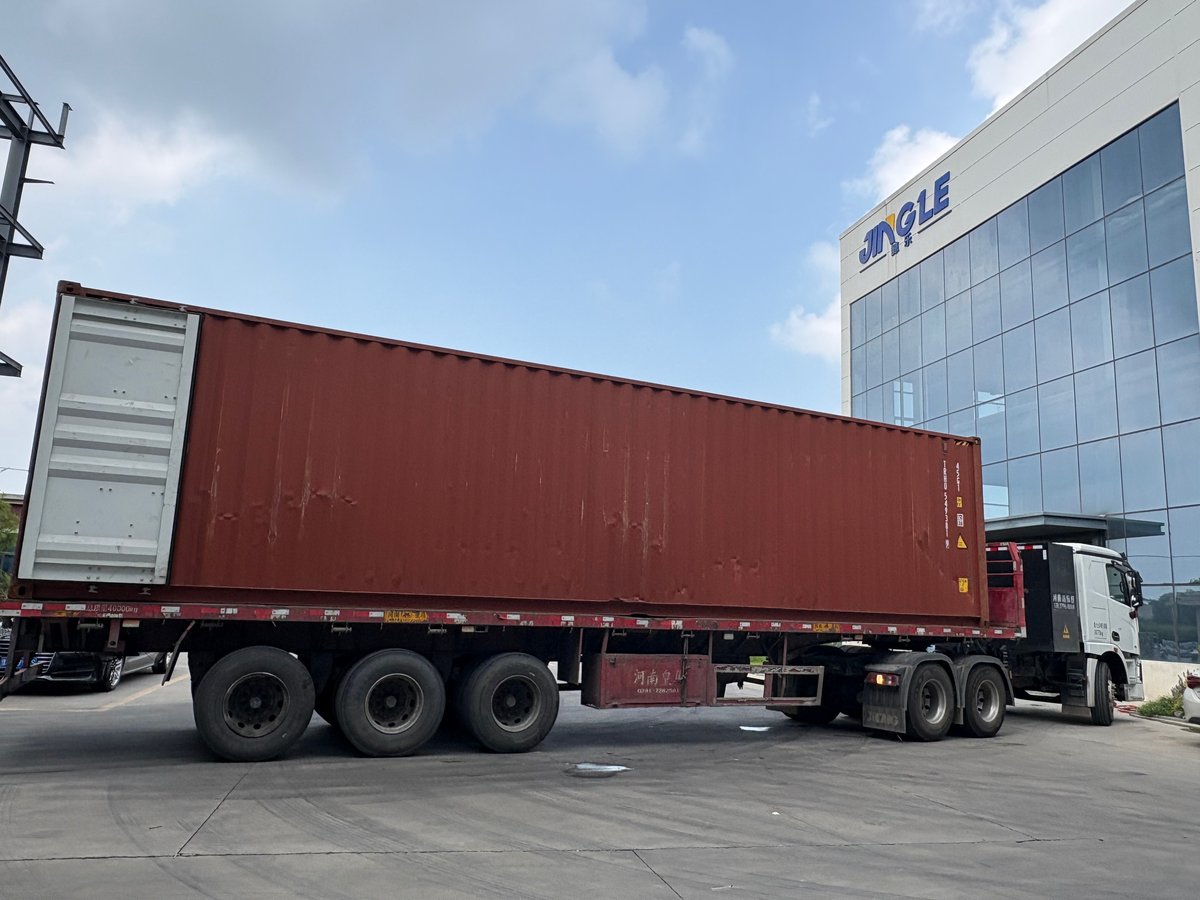 40HQ container loading and logistics of knocked-down steel office furniture for export